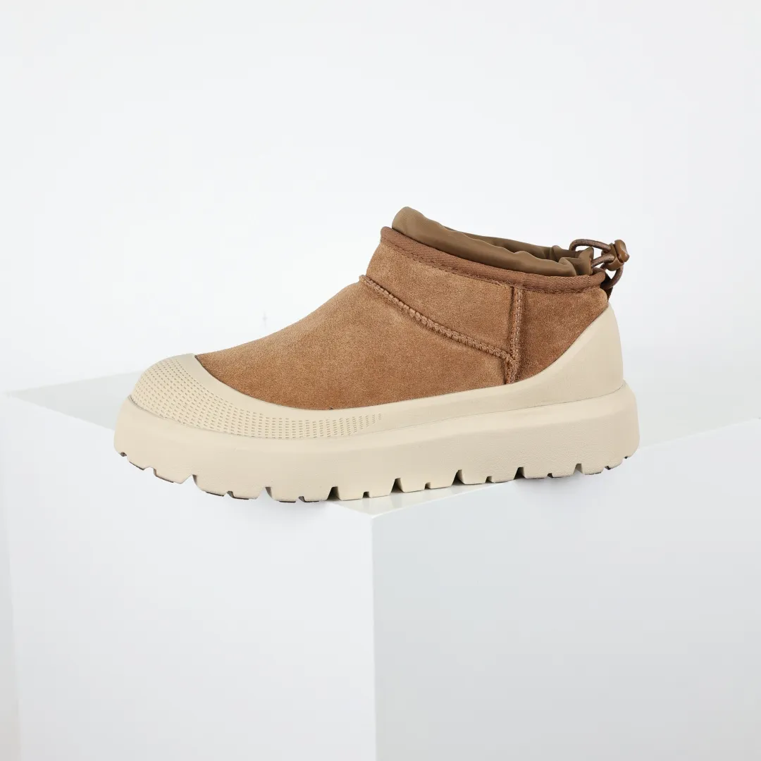 Copy price 💰700 Core recommendation Good price It is a very suitable choice for home furnishings. In recent years, uug has launched a series of styles, which are partial to the preferences of young consumers and have also moved to the forefront of fashion trends. Shoe material: water-repellent coated suede upper, 17mm UGGPURE™ implantable wool insole, lightweight non-slip and comfortable rubber outsole, with brand LOGO and trademark. Comes with a full set of packaging. Size: 35 36 37 38 39 40 41 42 43 44 45